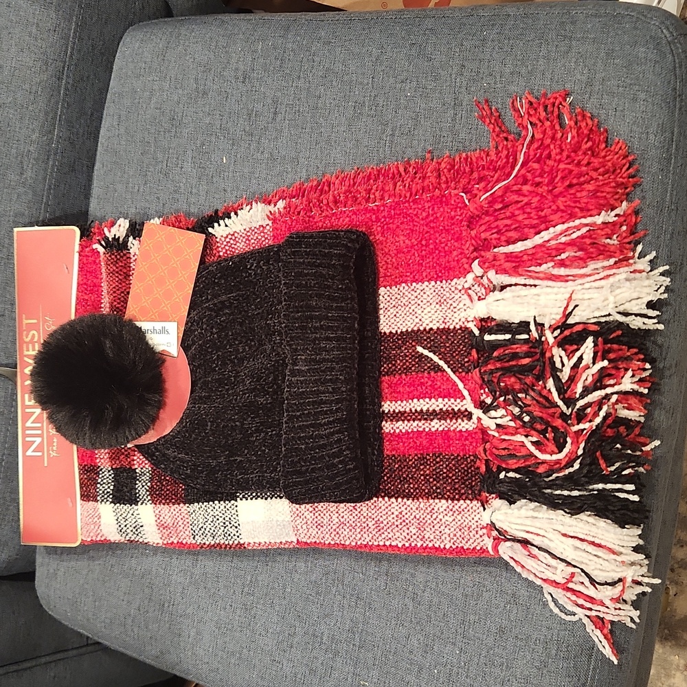 Nine west hat and scarf set